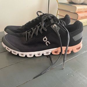 OnCloud Running Shoes- CloudTec. Size 9!